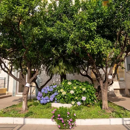Dimora Santacroce بيت ضيافة نابولي